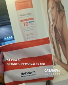Ativação de marca no estande da Hertz durante evento corporativo