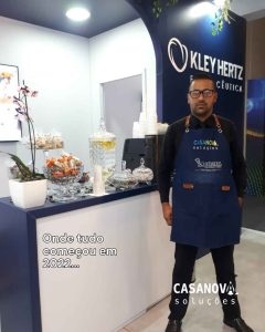 Buffet personalizado no estande da Hertz em feira farmacêutica